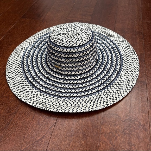 Calvin Klein Stylish Blue and White Women's Sun Hat, Adjustable Size - Picture 1 of 16